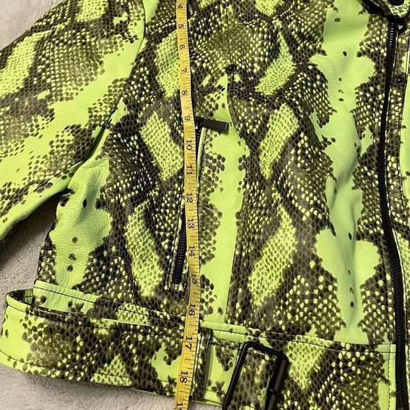 BCBG - Melanie Lambskin Leather Cropped Jacket Green Python Print - M and L - Picture 12 of 13